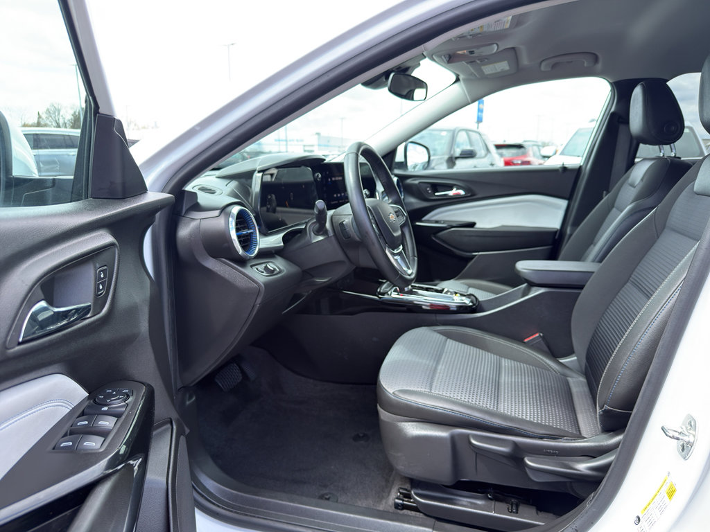 Used 2024 Chevrolet Trax LT w/ Driver Confidence Package FWD image 11