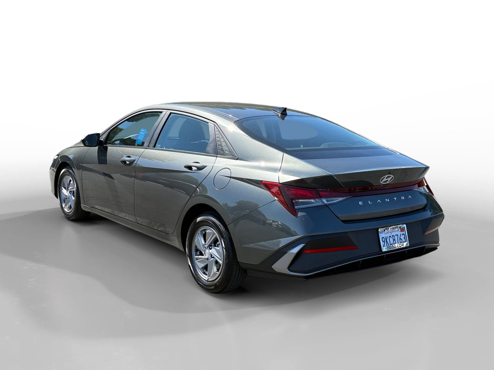 Certified 2024 Hyundai Elantra SE FWD image 3
