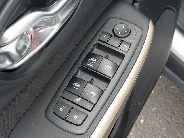 Used 2017 Jeep Cherokee Sport w/ Cold Weather Group AWD/4WD image 20