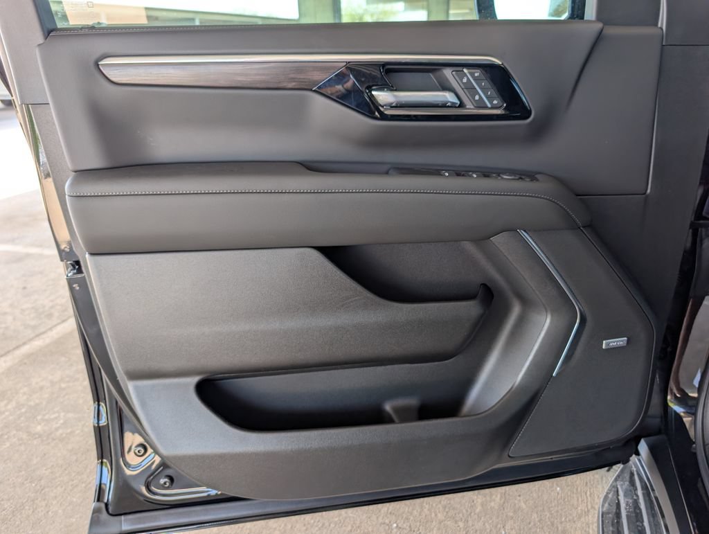 New 2026 Chevrolet Suburban LT w/ Comfort Package RWD image 13