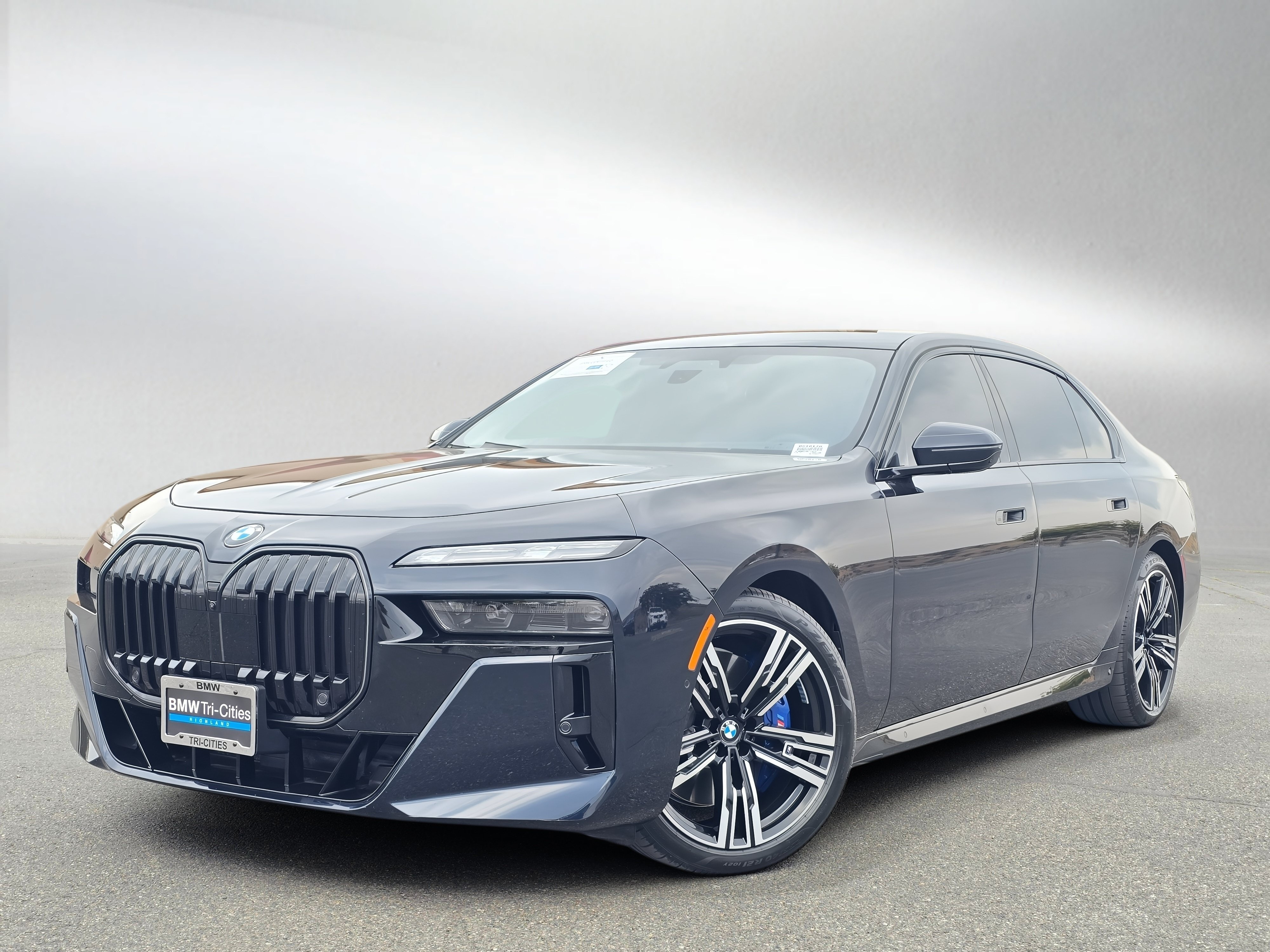 Used 2025 BMW 760i xDrive w/ Executive Package AWD/4WD image 1