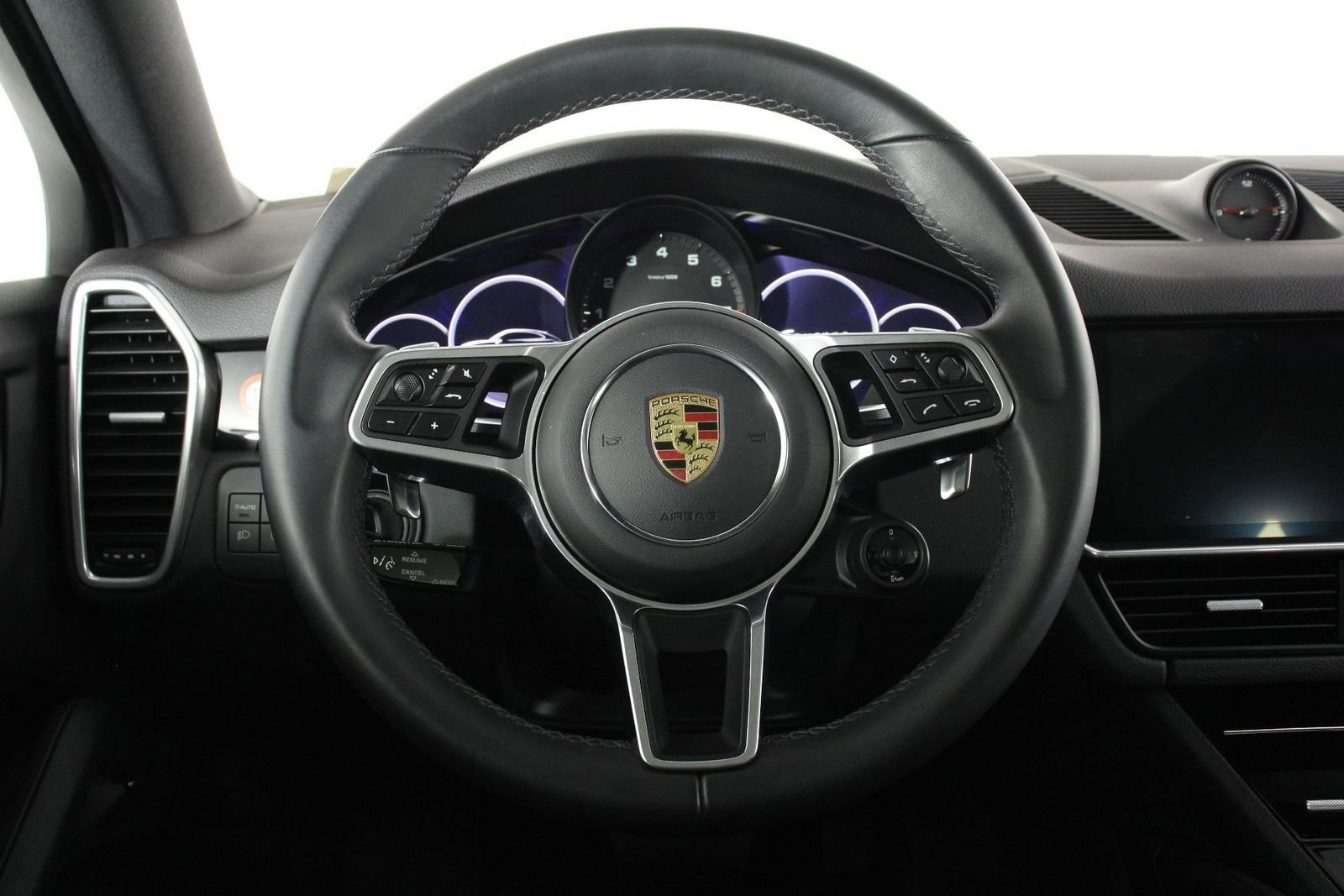 Certified 2023 Porsche Cayenne Platinum Edition image 12