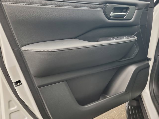 New 2026 Nissan Armada SV image 7