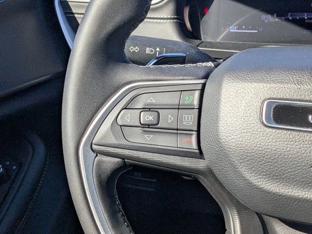Used 2025 Jeep Grand Cherokee Laredo X RWD image 22