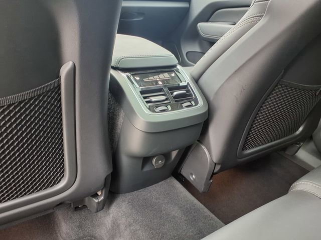 Used 2023 Volvo XC60 B5 Ultimate w/ Climate Package FWD image 27
