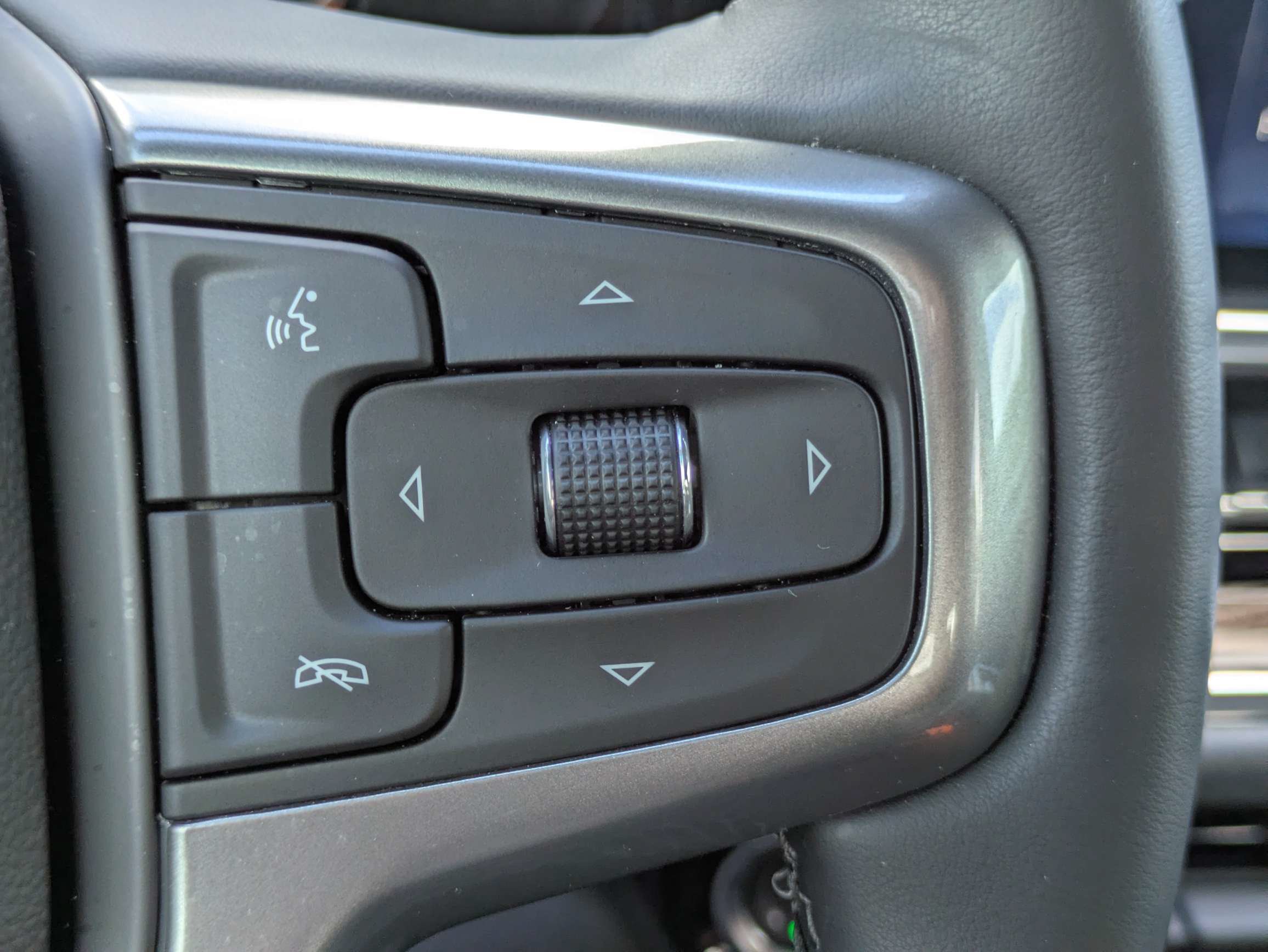 Used 2025 Chevrolet Silverado 1500 LT AWD/4WD image 16