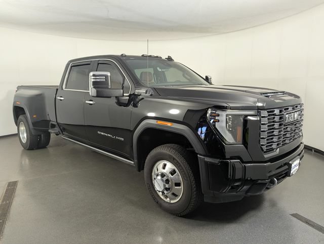Used 2025 GMC Sierra 3500 Denali Ultimate AWD/4WD image 2