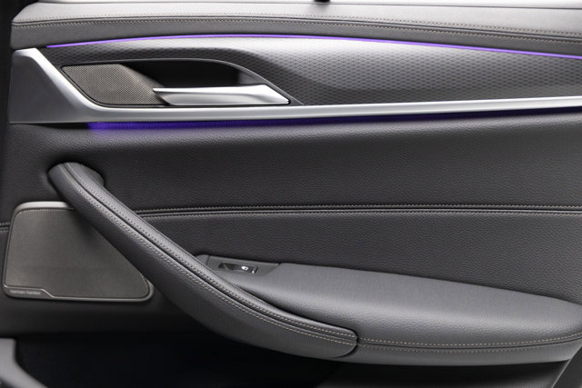 Used 2023 BMW M550i xDrive w/ Executive Package image 57