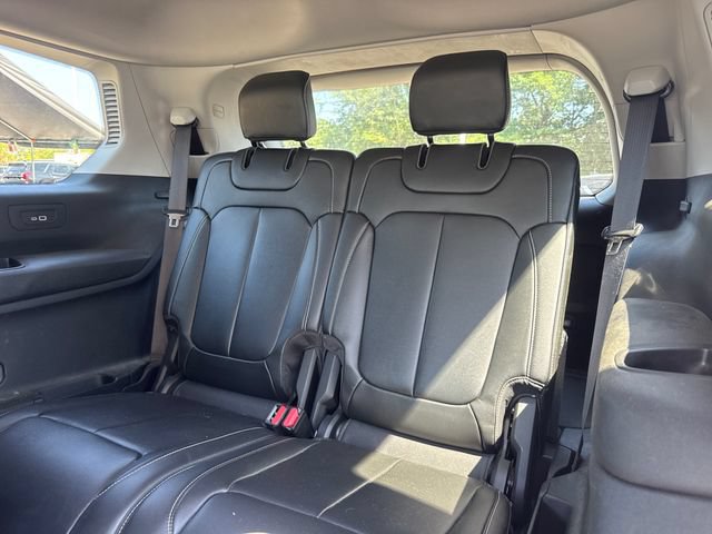 Used 2023 Jeep Grand Cherokee L Limited w/ Black Appearance Package AWD/4WD image 12