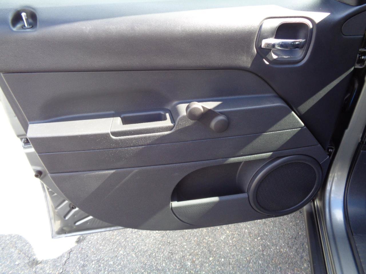 Used 2012 Jeep Patriot Sport FWD image 7