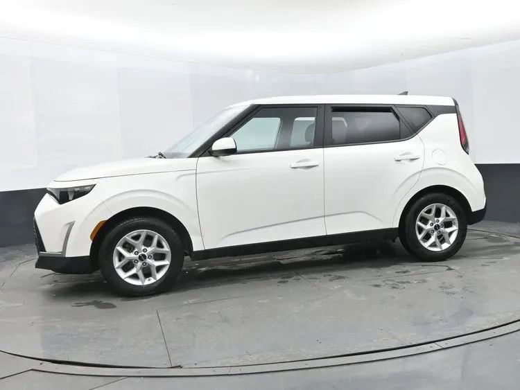 Used 2025 Kia Soul LX w/ LX Technology Package image 5