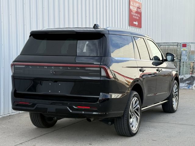 Used 2025 Lincoln Navigator Reserve image 4