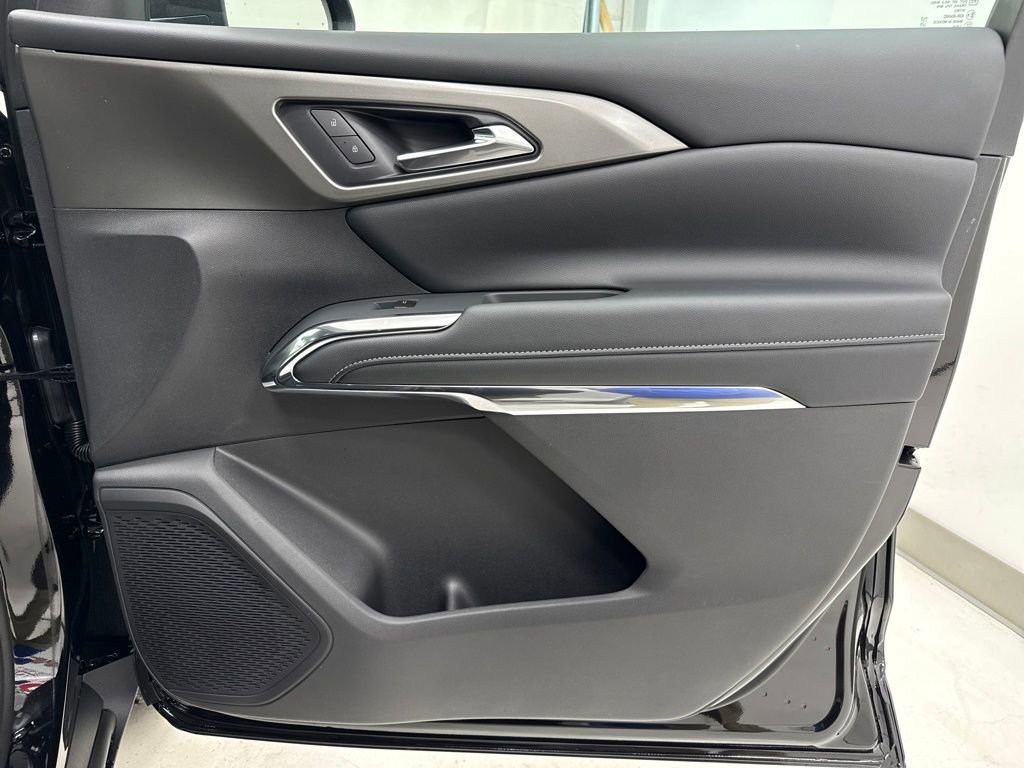 New 2026 Chevrolet Traverse LT w/ Midnight/Sport Edition image 8