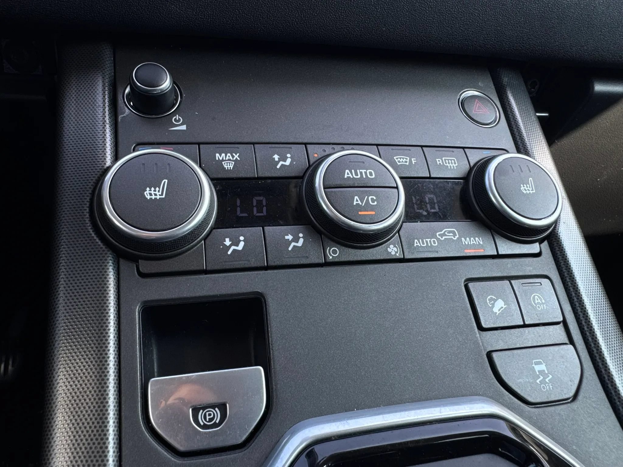 Used 2019 Land Rover Range Rover Evoque SE AWD/4WD image 17