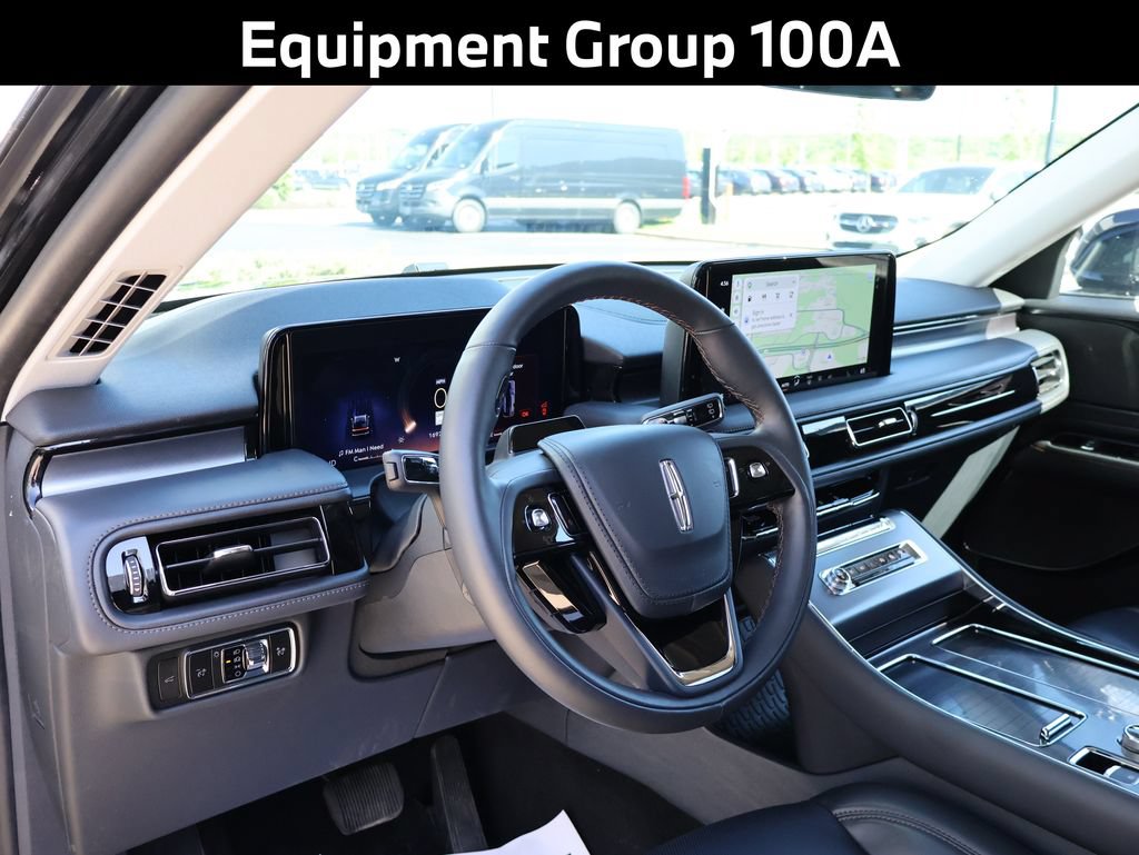 Used 2025 Lincoln Aviator AWD image 4