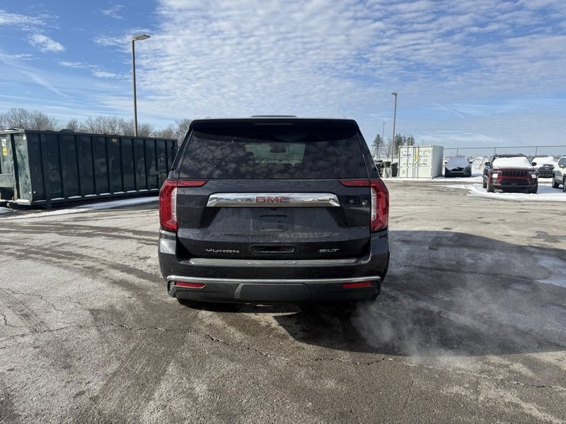Used 2024 GMC Yukon SLT w/ SLT Premium Package image 7