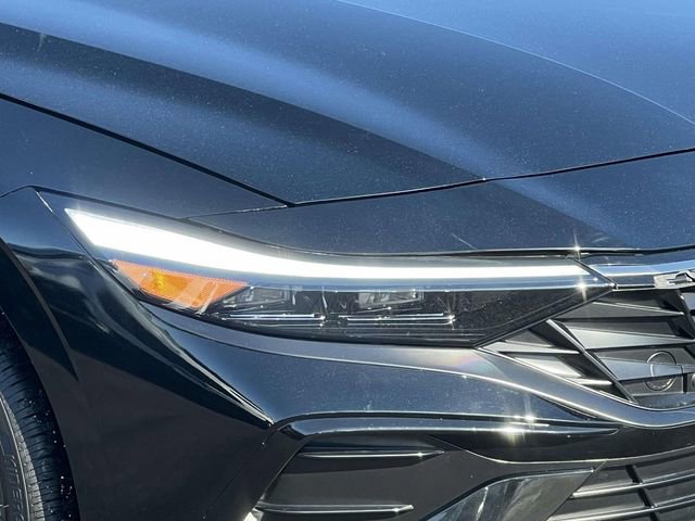 Certified 2025 Hyundai Elantra Limited image 8