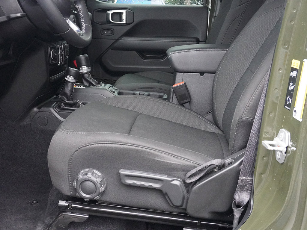 Used 2022 Jeep Wrangler Unlimited Sahara AWD/4WD image 24