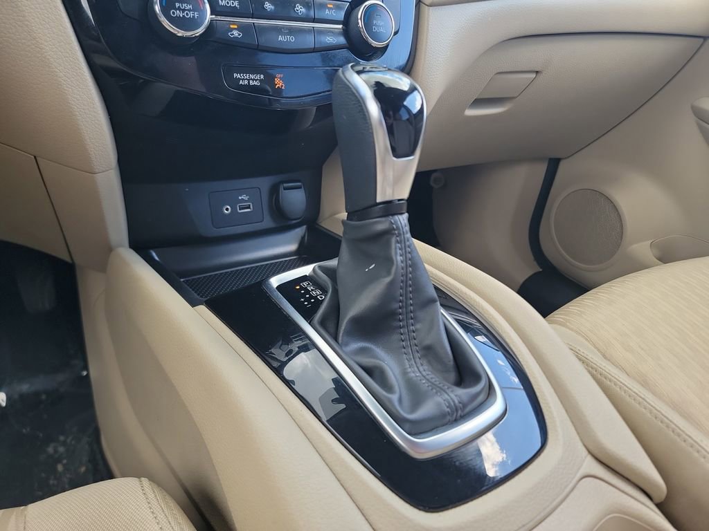 Used 2019 Nissan Rogue SV AWD/4WD image 11