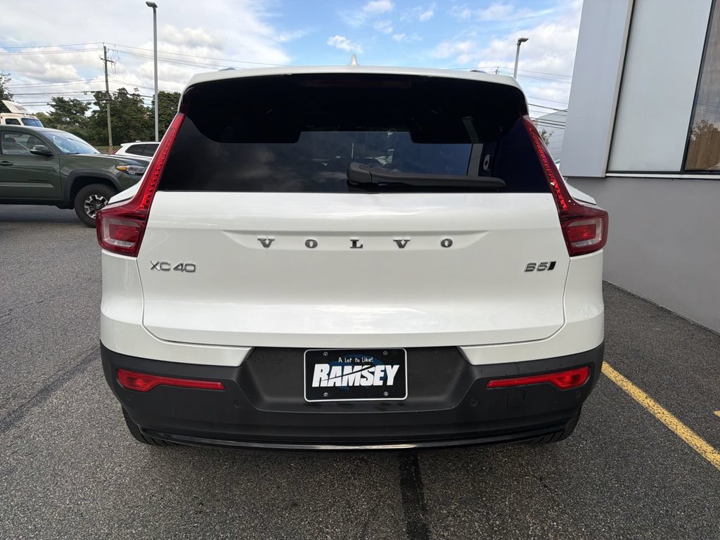 Certified 2023 Volvo XC40 B5 Plus w/ Protection Package Premier AWD/4WD image 7