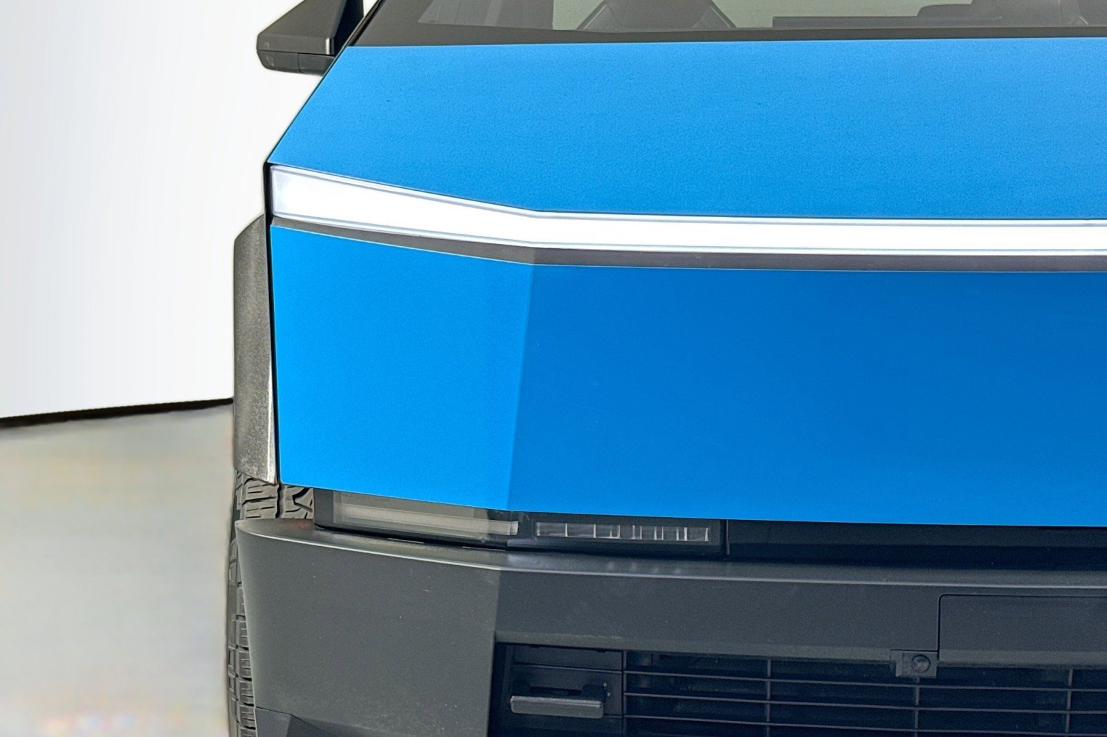 Used 2024 Tesla Cybertruck AWD Crew Cab image 14