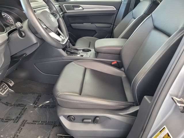 Used 2020 Volkswagen Atlas Cross Sport SE w/ Panoramic Sunroof Package FWD image 17