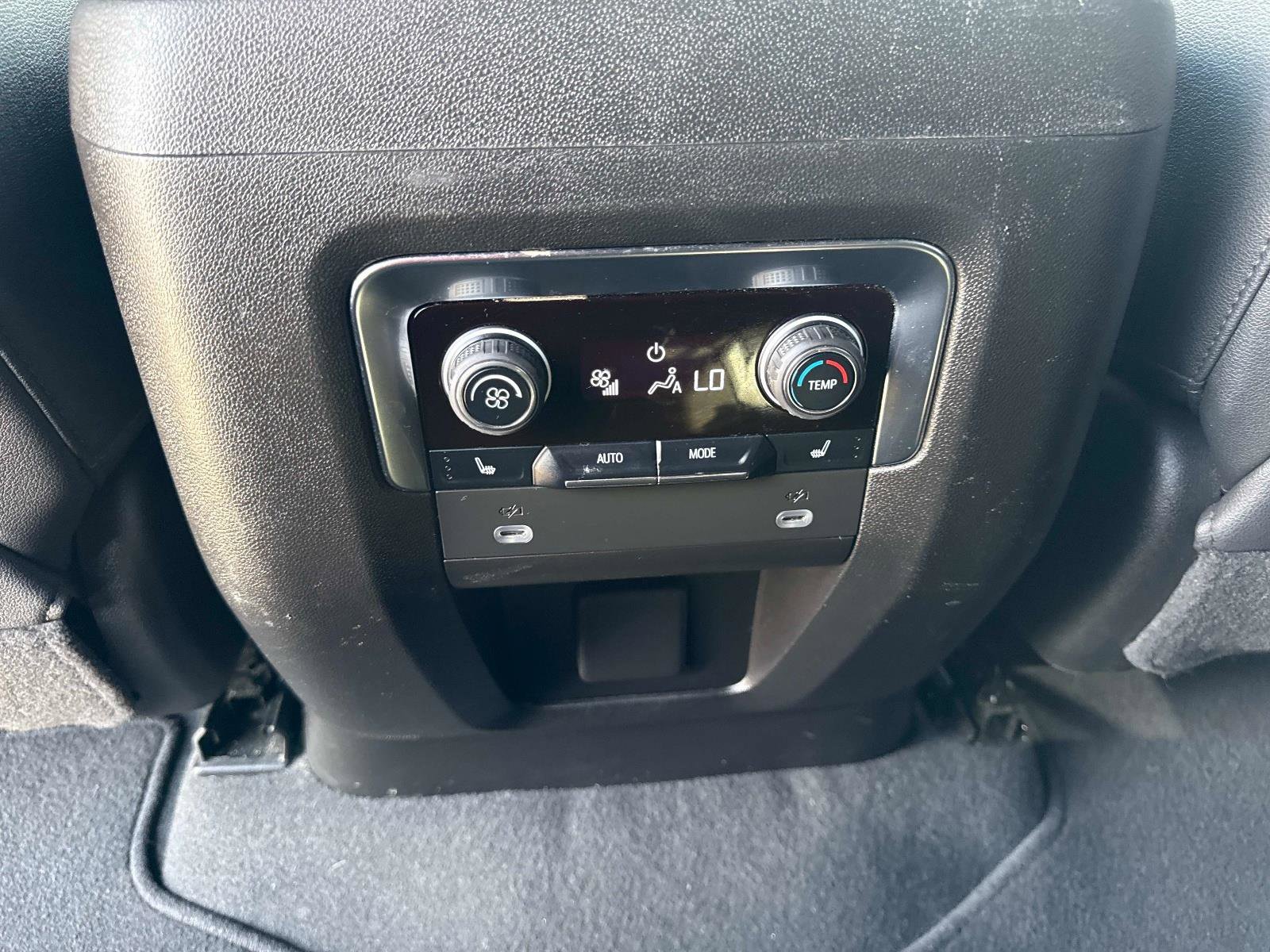 Used 2023 Chevrolet Suburban Premier image 20