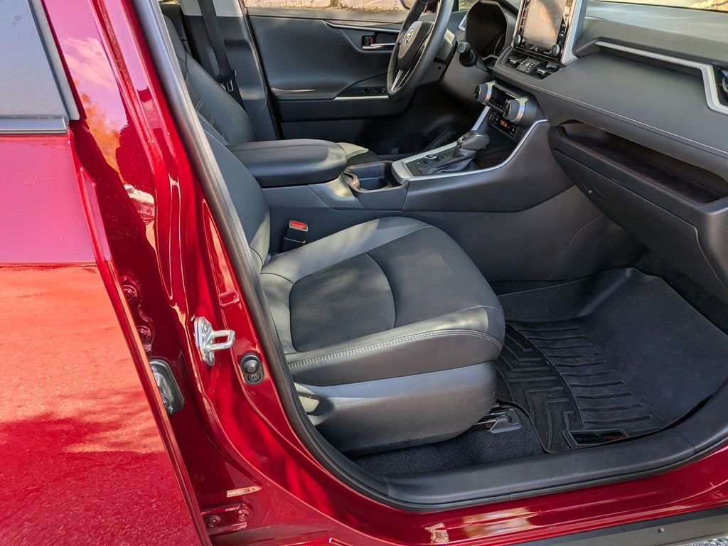 Used 2021 Toyota RAV4 Limited w/ Limited Grade Weather Package AWD/4WD image 18