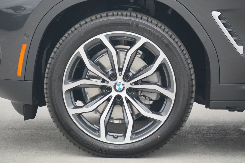 Used 2025 BMW X4 xDrive30i w/ Premium Package image 5