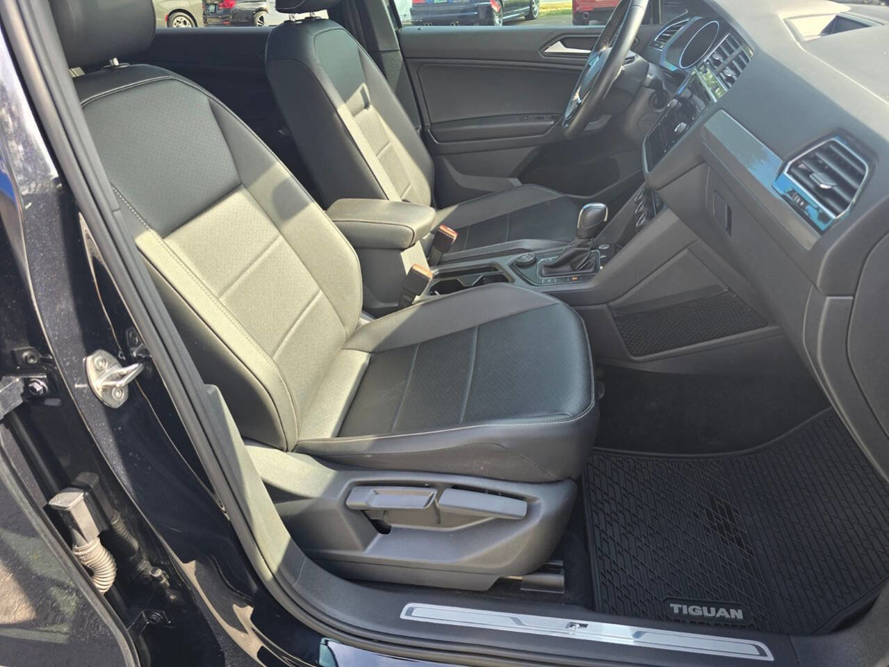 Used 2021 Volkswagen Tiguan SE AWD/4WD image 17
