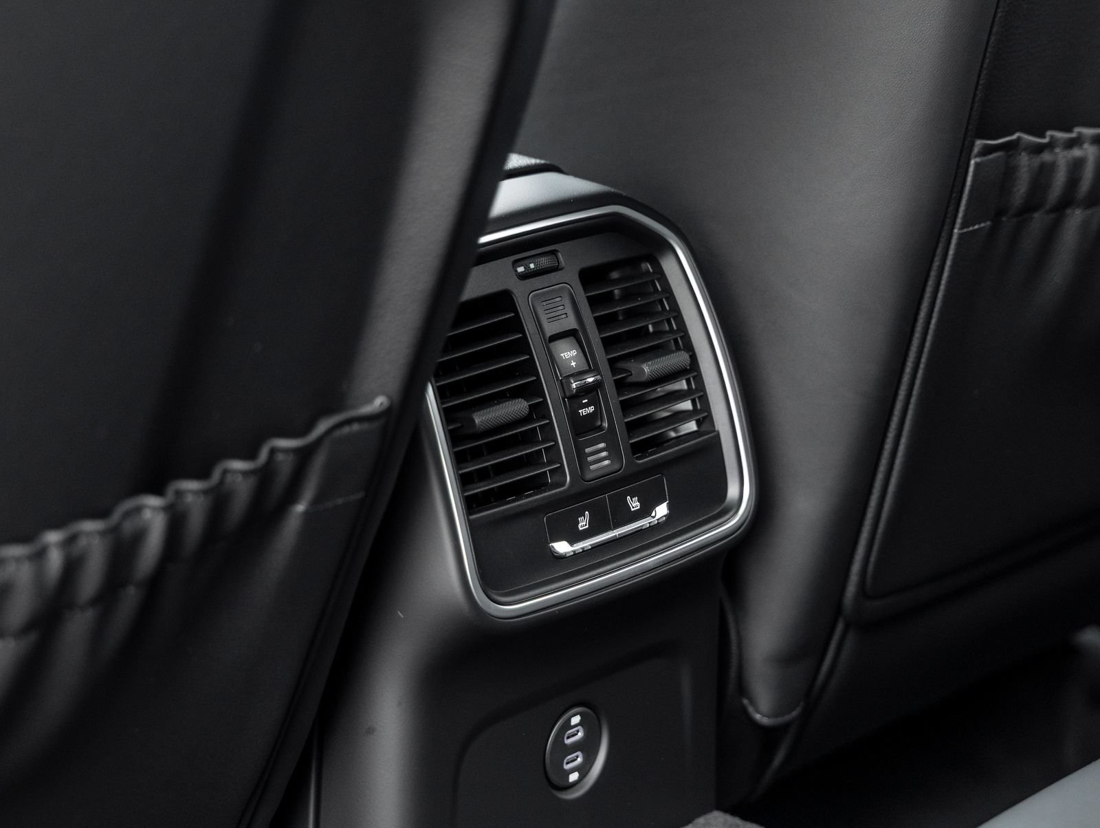 Certified 2026 Porsche Macan AWD/4WD image 35