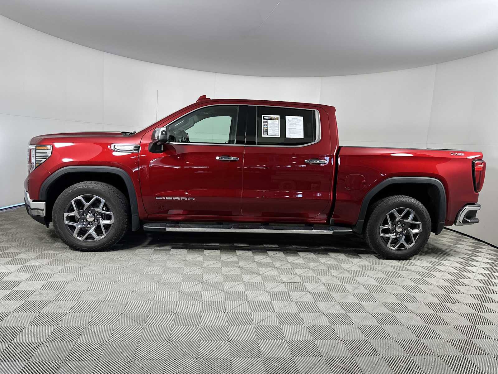 Used 2024 GMC Sierra 1500 SLT w/ SLT Premium Package image 5