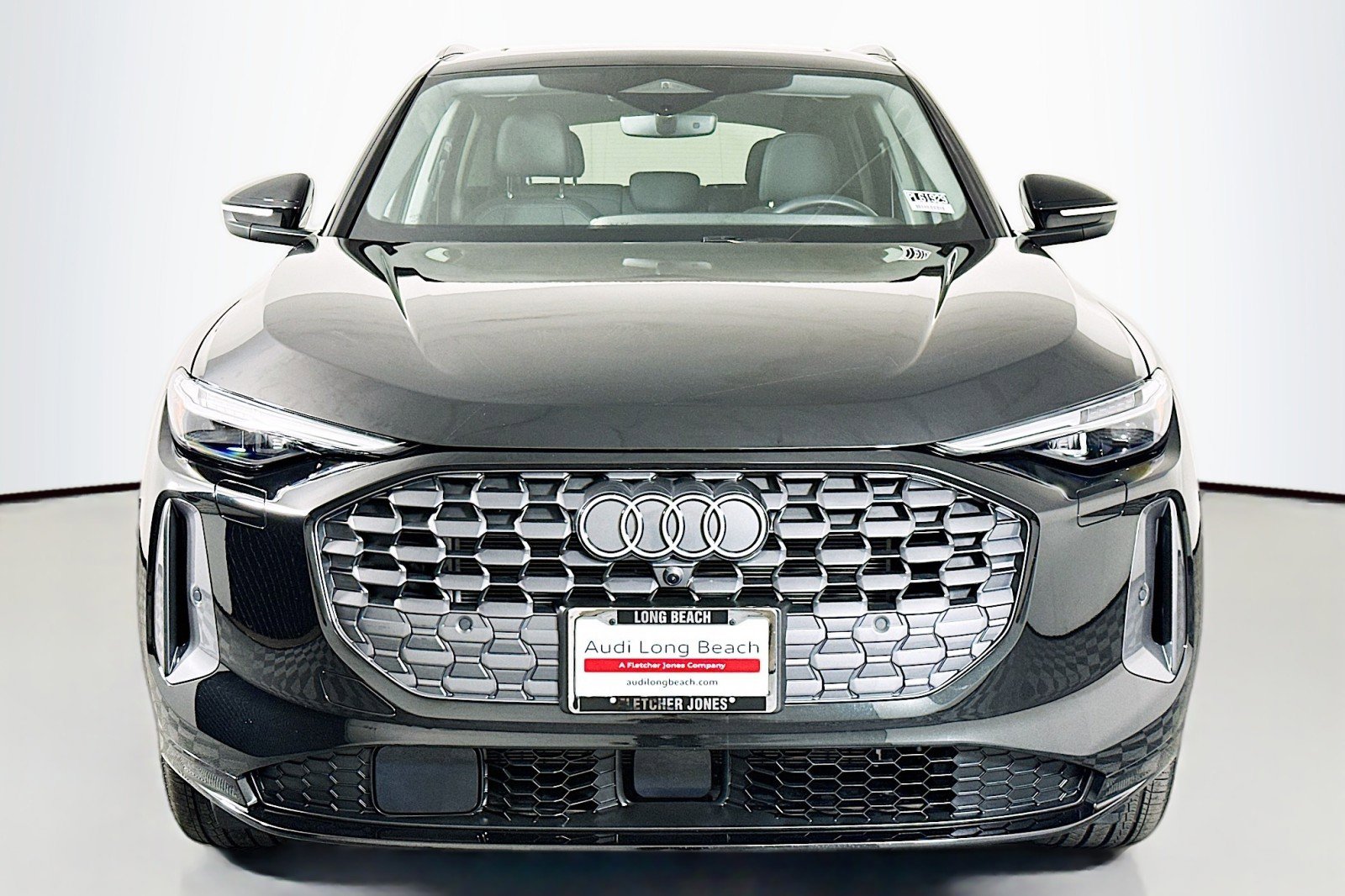 Used 2025 Audi Q5 Premium Plus w/ Premium Plus AWD/4WD image 2