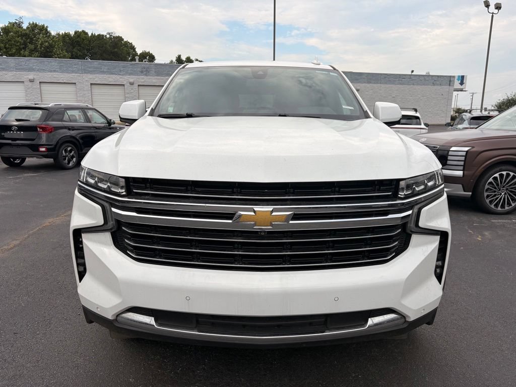 Used 2022 Chevrolet Suburban LT w/ Luxury Package AWD/4WD image 2