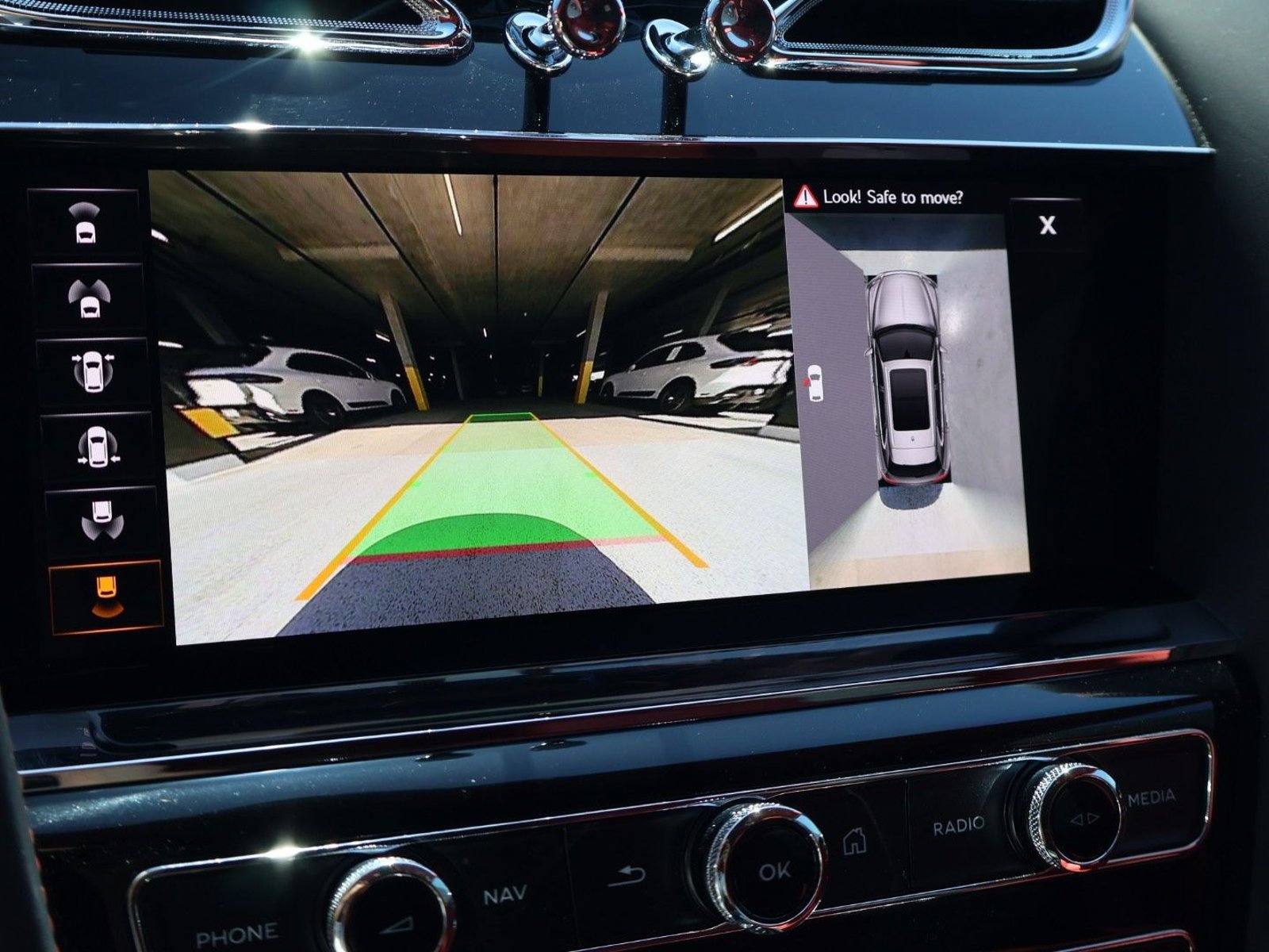 Certified 2023 Bentley Bentayga AWD/4WD image 18