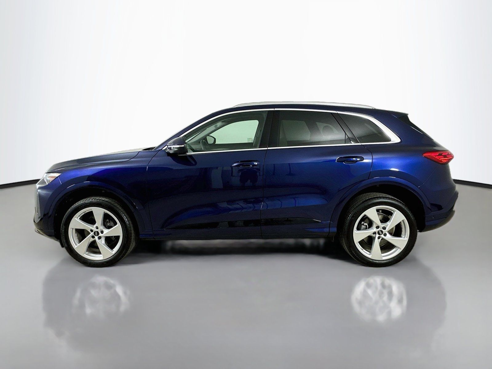 Used 2025 Audi Q5 Premium Plus w/ Premium Plus AWD/4WD image 8