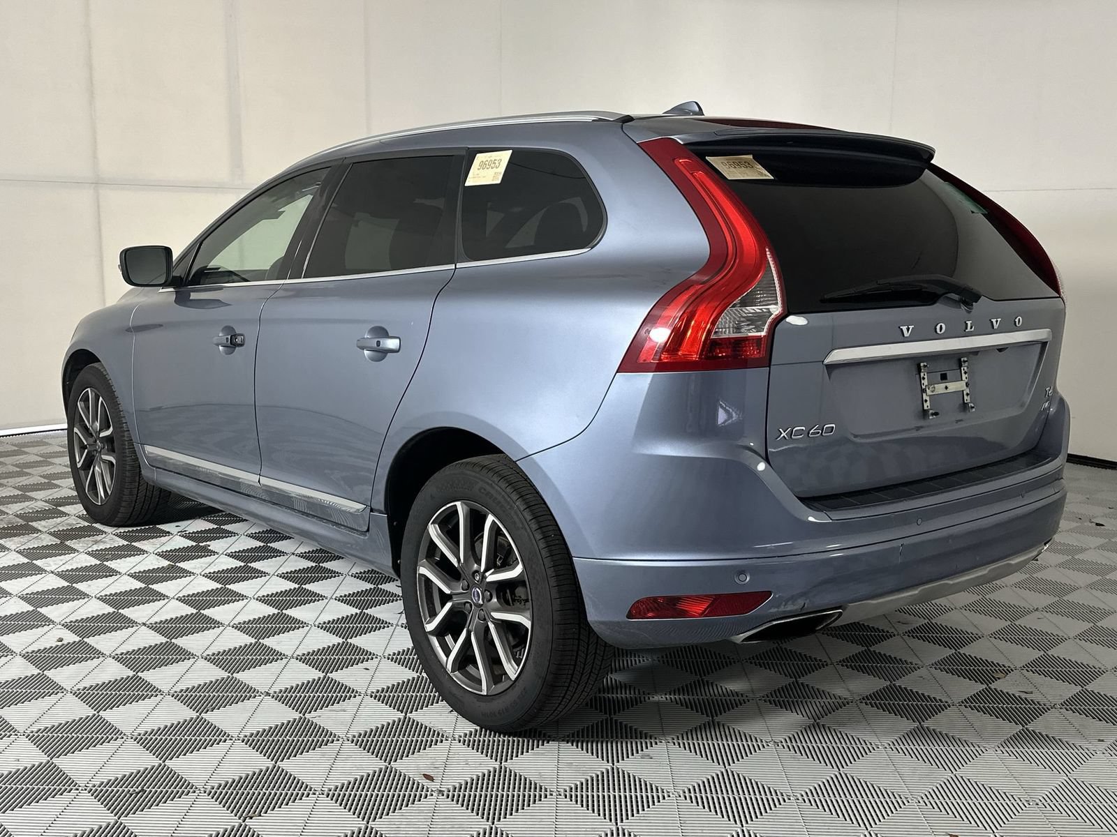 Used 2017 Volvo XC60 T6 Dynamic w/ Advanced Package AWD/4WD image 6