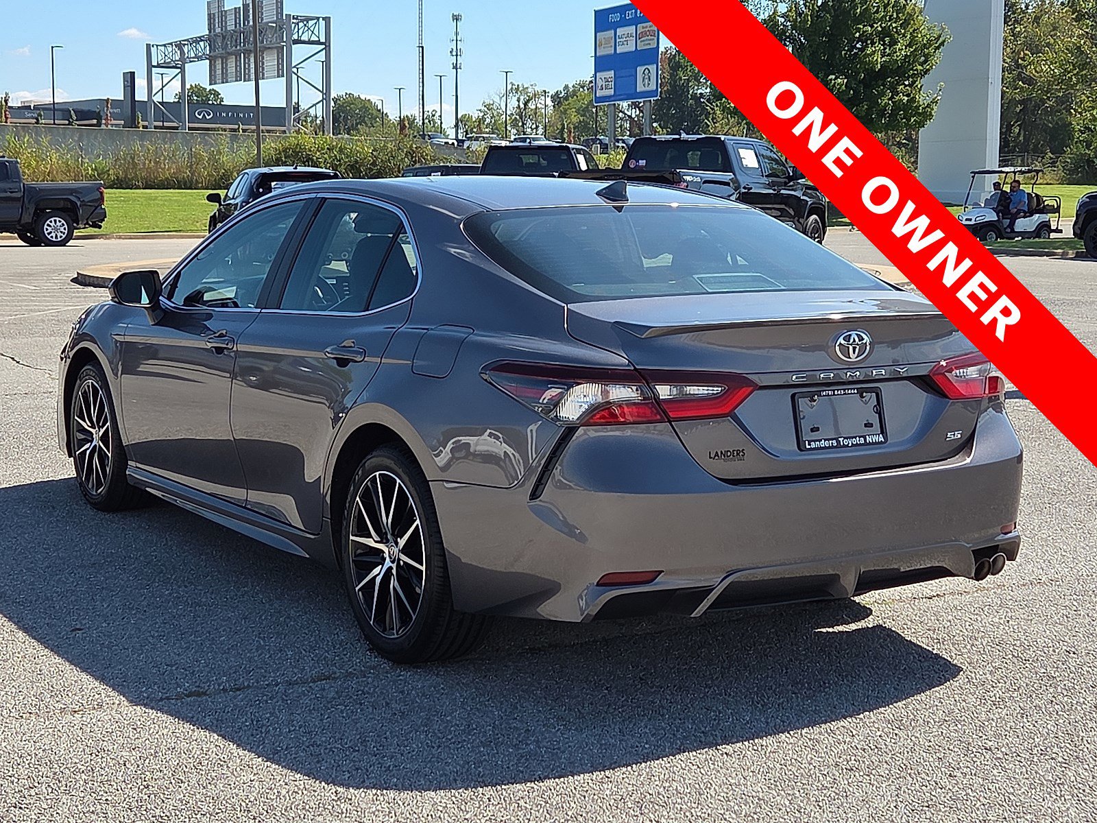 Used 2024 Toyota Camry SE image 4