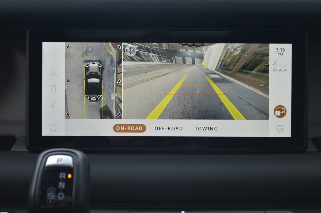 Used 2024 Land Rover Defender 90 X-Dynamic SE image 26