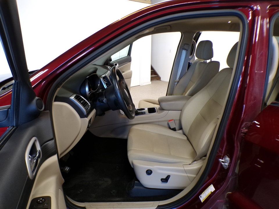 Used 2020 Jeep Grand Cherokee Laredo w/ Security & Convenience Group image 11
