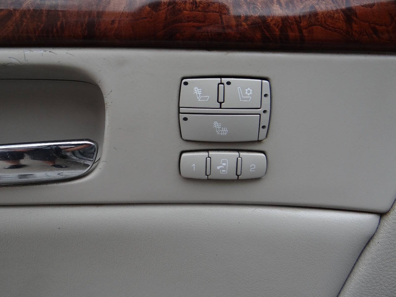 Used 2007 Cadillac DTS Luxury I w/ Sun And Sound Package FWD image 16