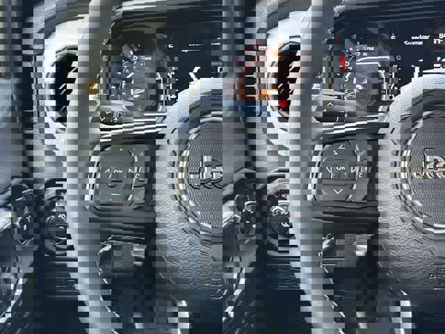 Used 2025 Jeep Gladiator Sport image 8