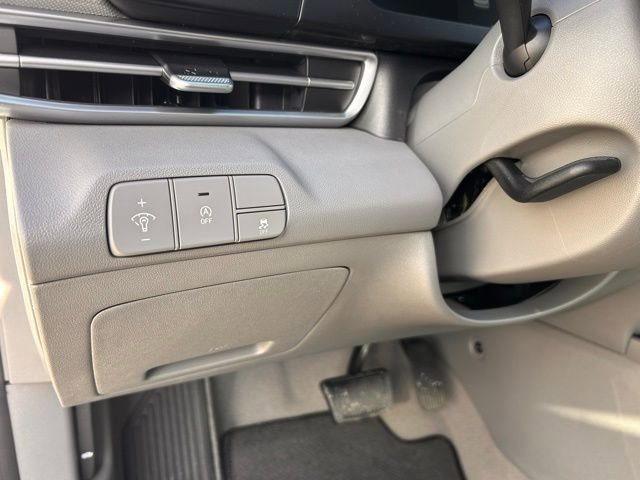 Used 2025 Hyundai Elantra SE image 18