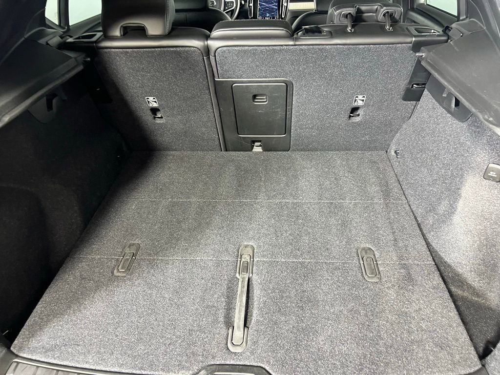 Used 2025 Volvo XC40 B5 Plus image 29