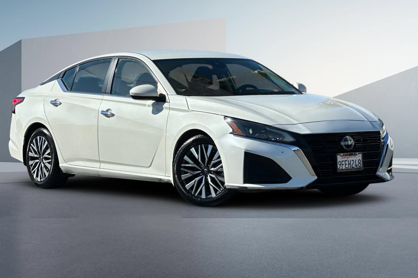 Certified 2023 Nissan Altima 2.5 SV FWD image 2