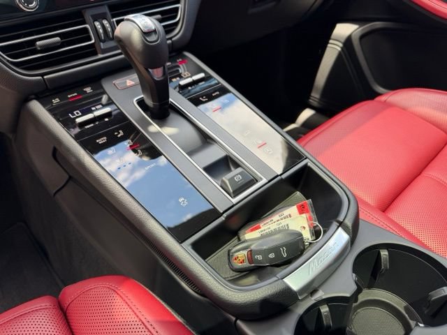 Used 2026 Porsche Macan AWD/4WD image 8