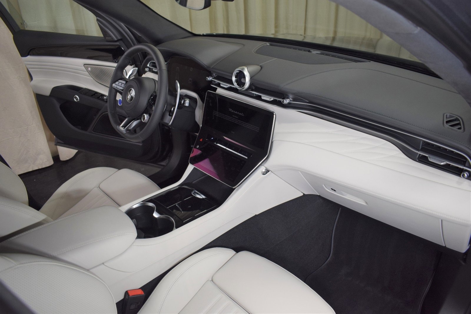 New 2024 Maserati Grecale Modena image 25