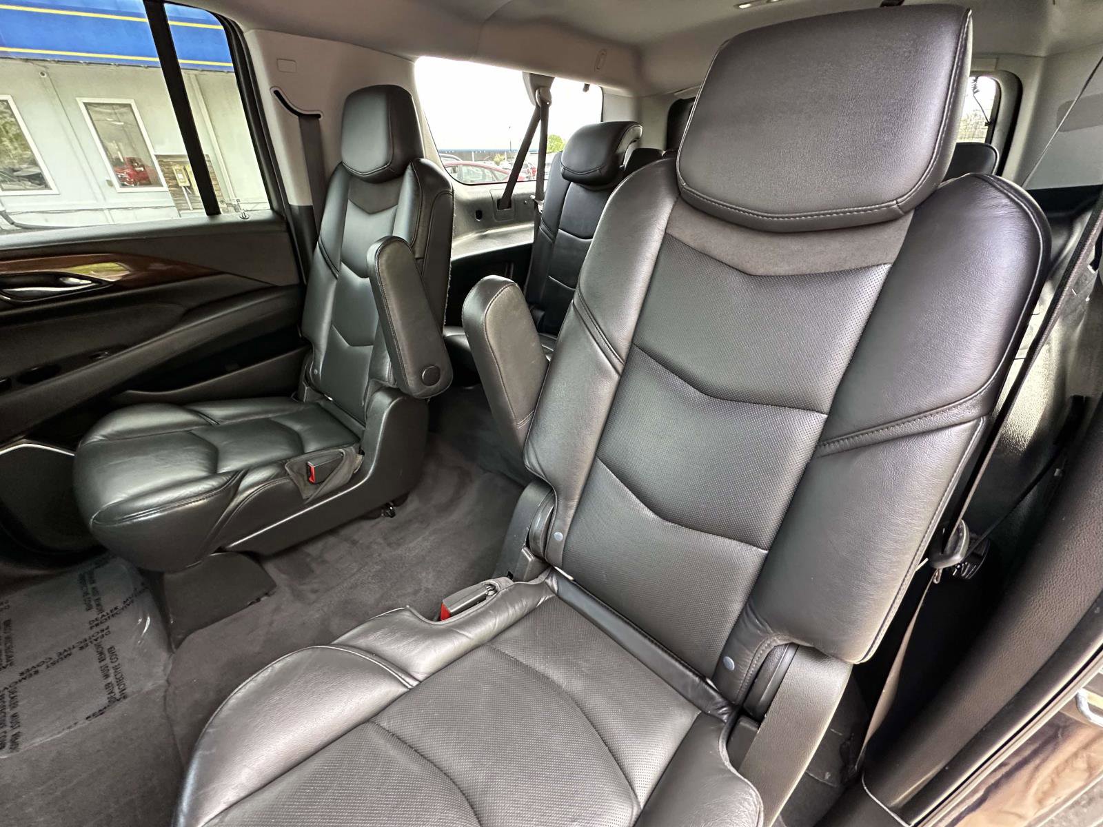 Used 2020 Cadillac Escalade ESV Premium Luxury image 31