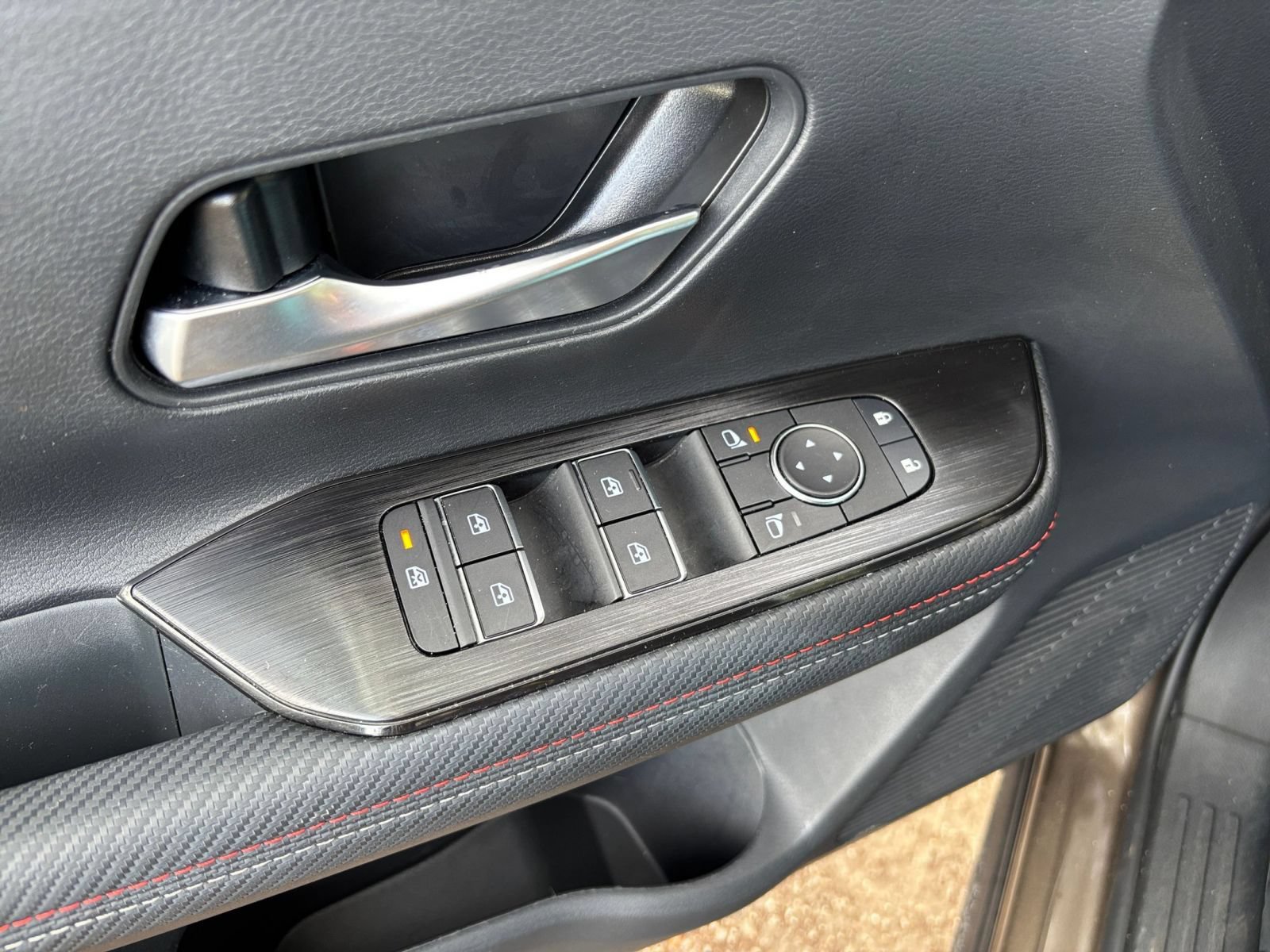 Used 2026 Nissan Kicks SR FWD image 18