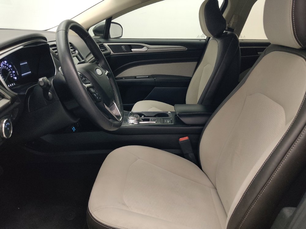 Used 2020 Ford Fusion SE w/ Equipment Group 151A FWD image 17